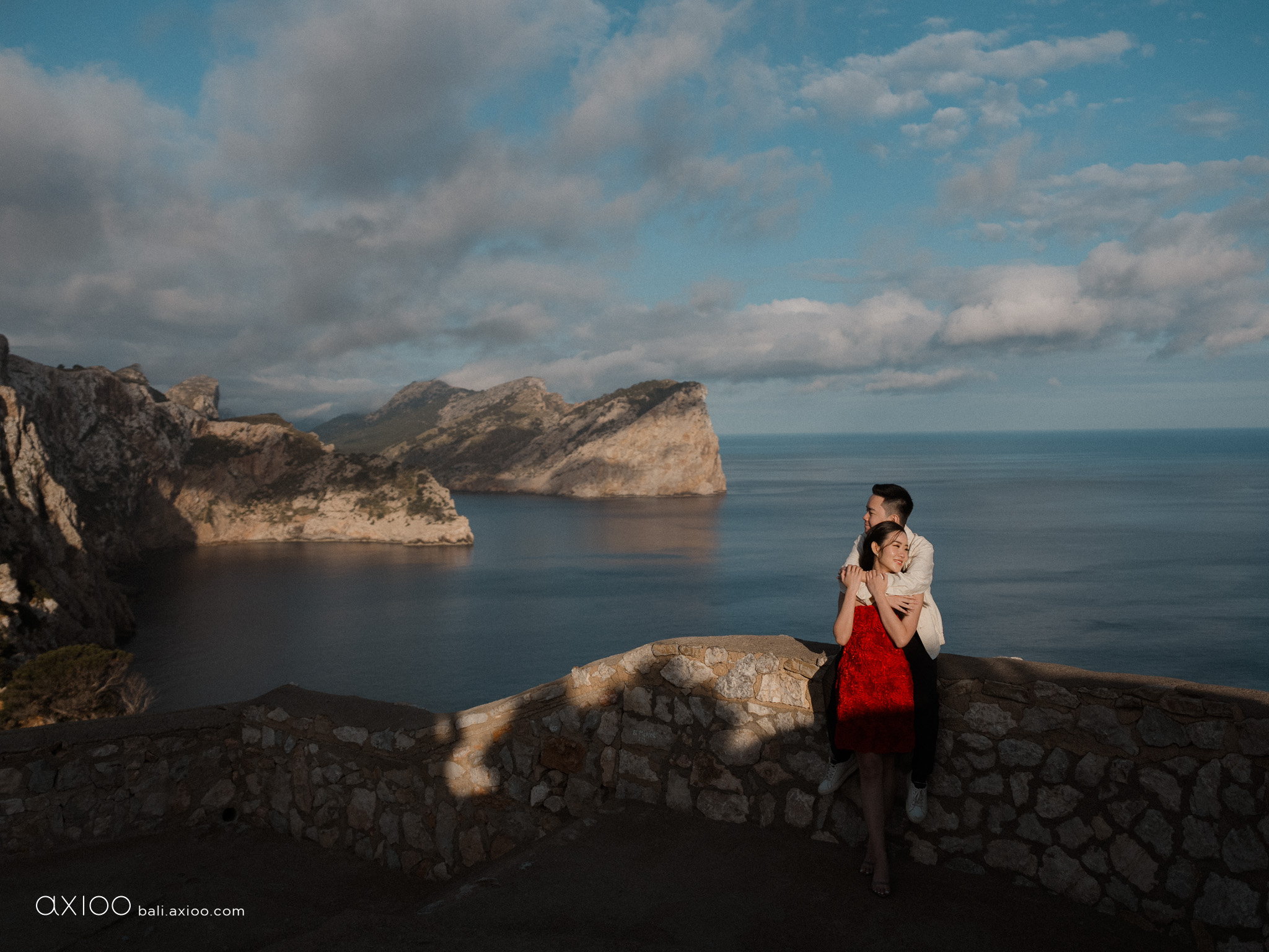 Axioo: Sunlit Whispers of Mallorca